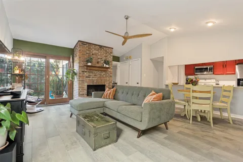 2922 Canis Circle