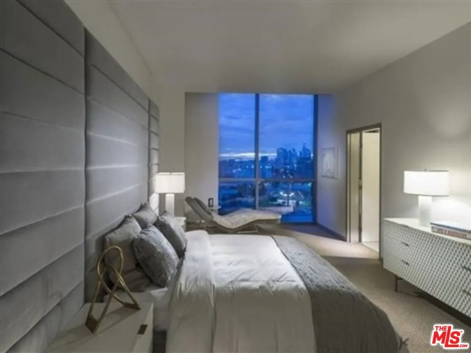 3033 Wilshire Avenue #507 Los Angeles, CA 90010