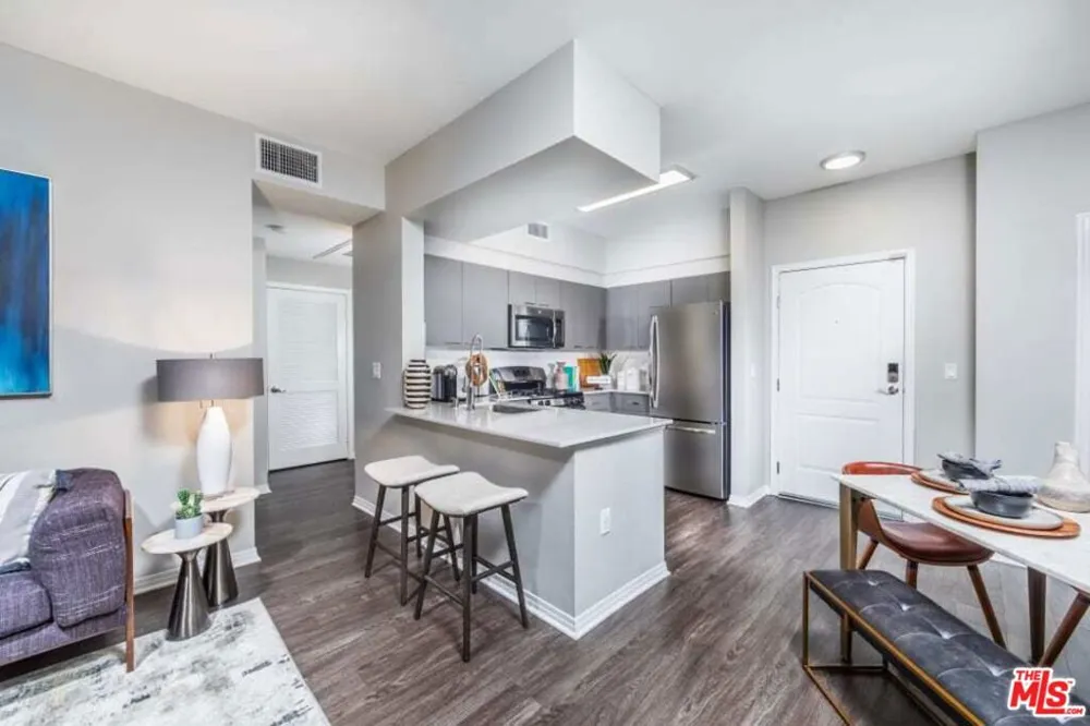 3033 Wilshire Avenue #507 Los Angeles, CA 90010
