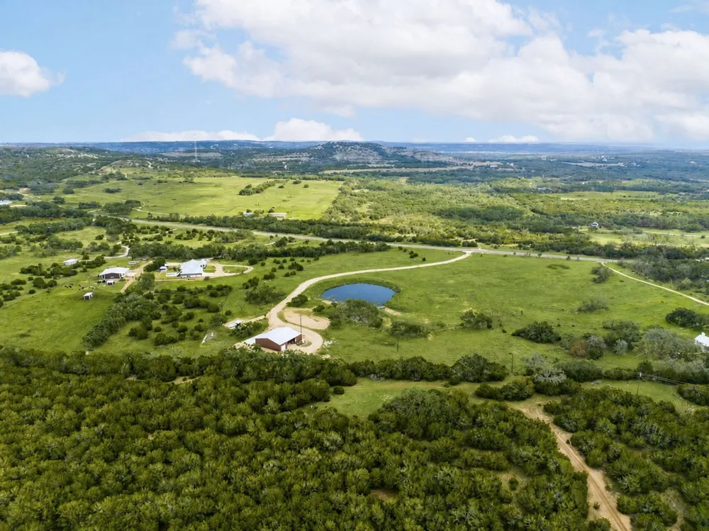 8952 Ranch Rd 165 Blanco, TX 78606
