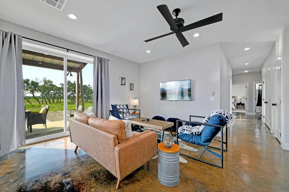 8952 Ranch Rd 165 Blanco, TX 78606