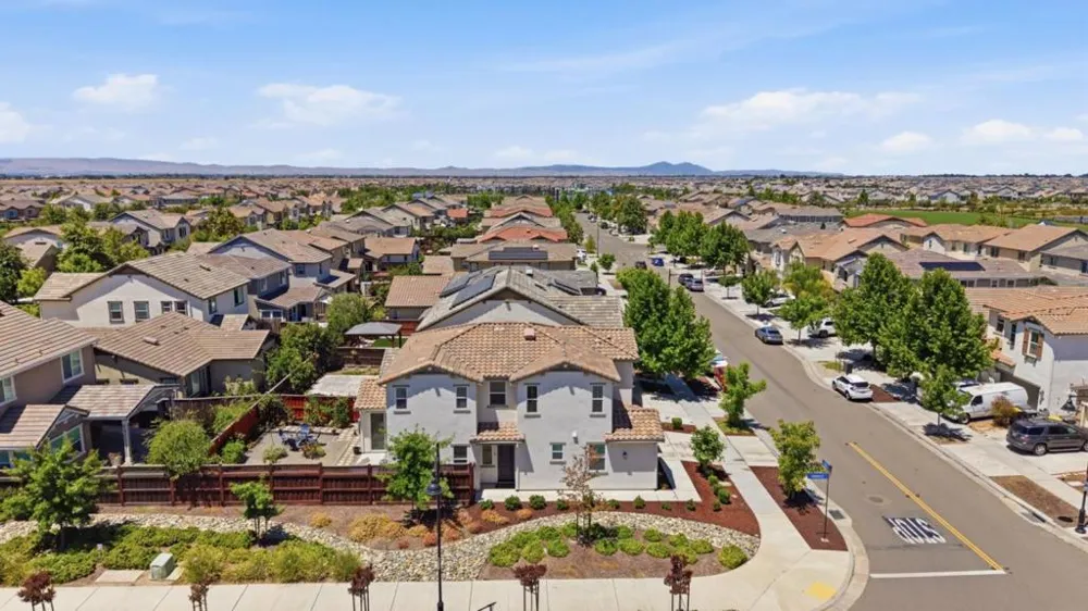 1702 Plumas Drive Lathrop, CA 95330