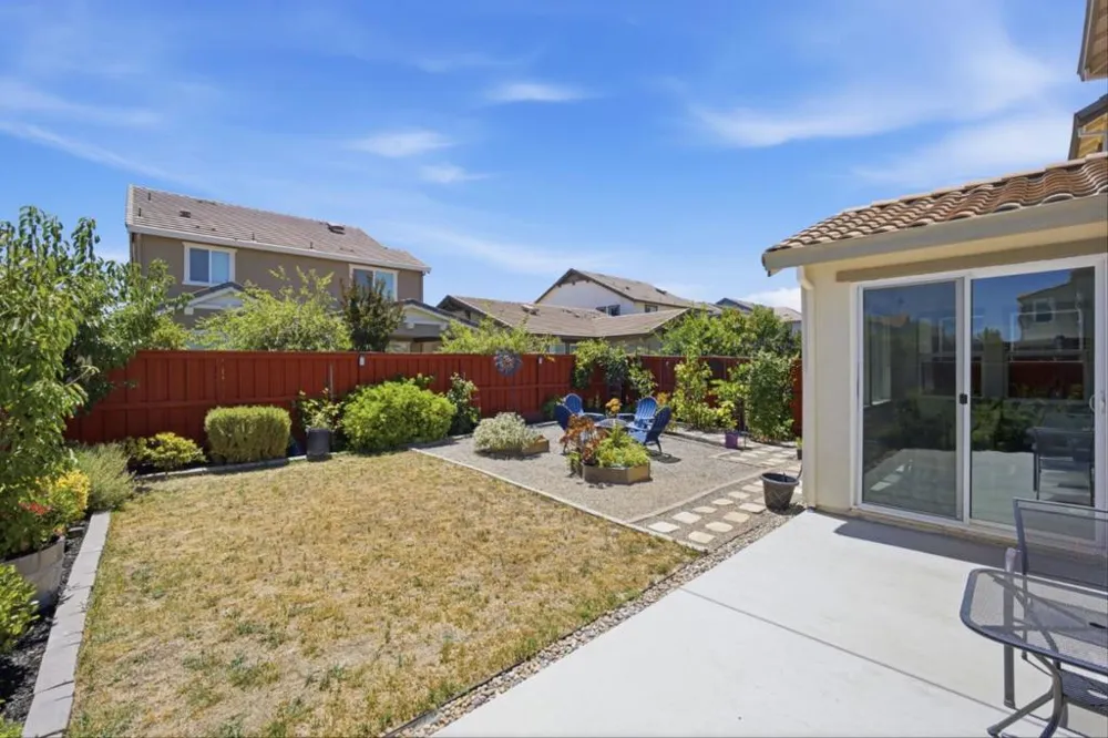 1702 Plumas Drive Lathrop, CA 95330