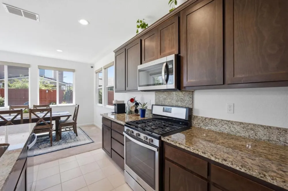 1702 Plumas Drive Lathrop, CA 95330