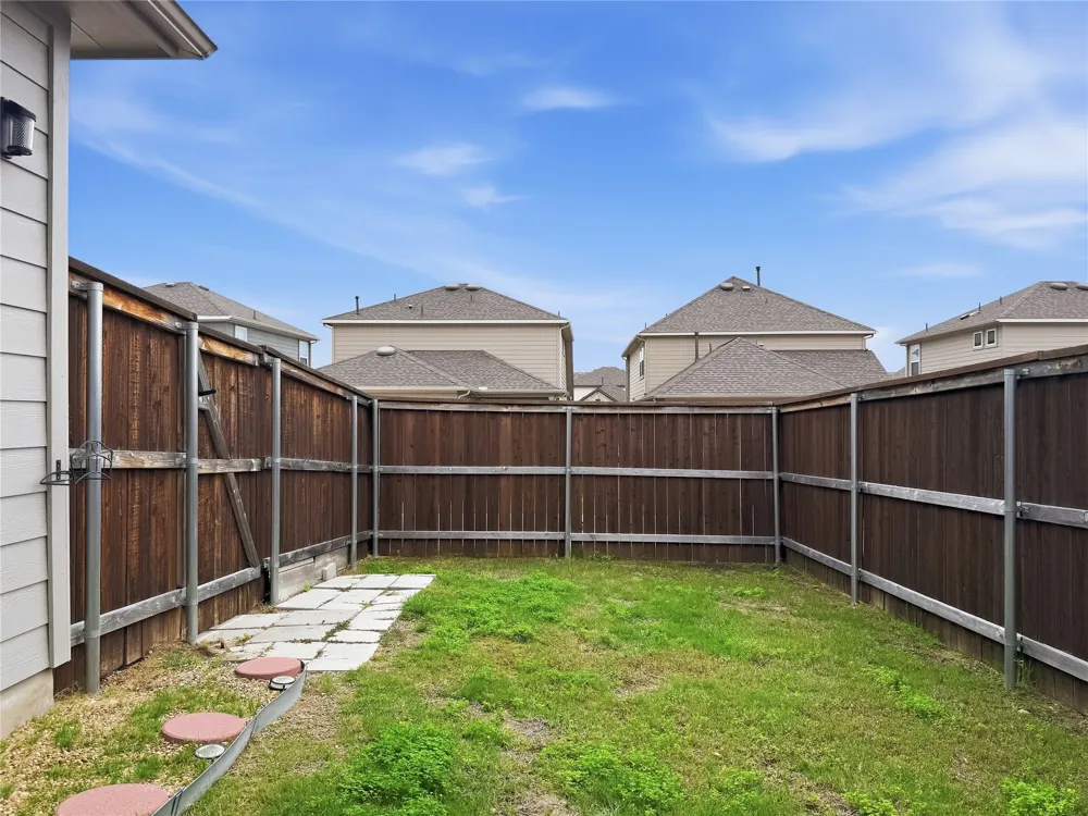 116 Gracie Way Hutto, TX 78634