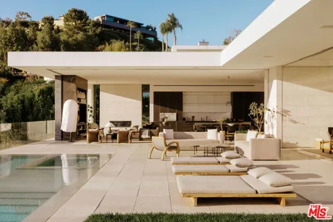 9265 Robin Drive