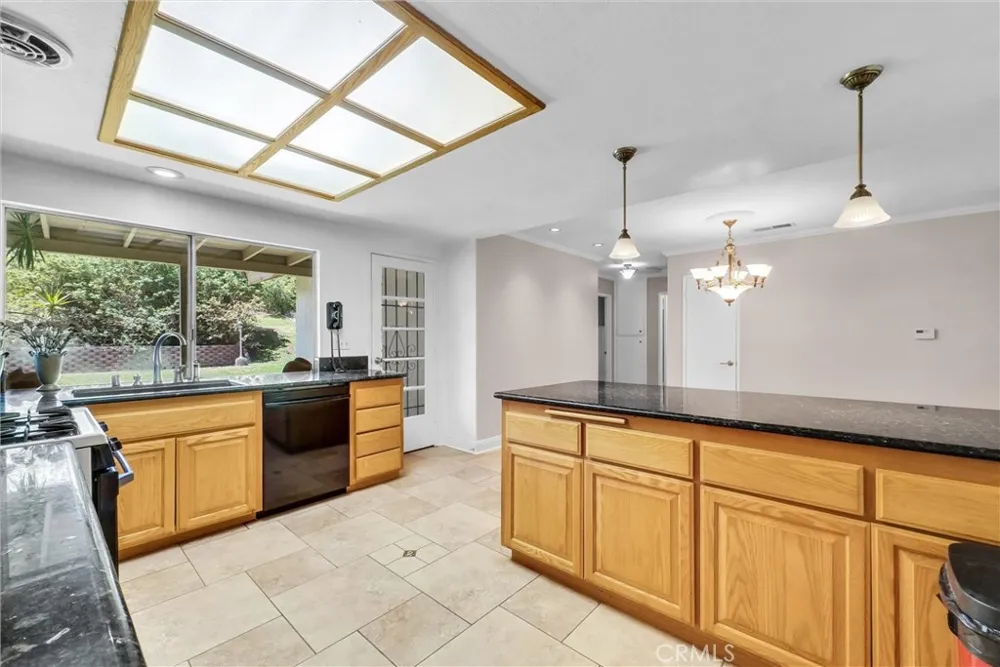 6018 Andalusia Jurupa Valley, CA 92509