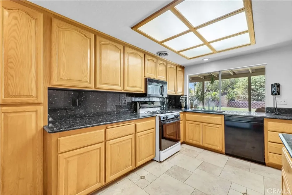 6018 Andalusia Jurupa Valley, CA 92509