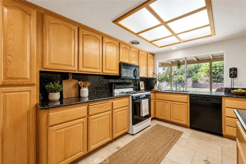 6018 Andalusia Jurupa Valley, CA 92509