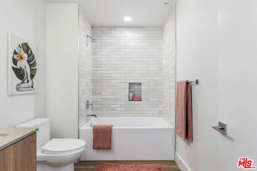 3800 Mentone Avenue #407 Culver City, CA 90232