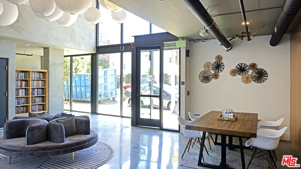 3800 Mentone Avenue #407 Culver City, CA 90232