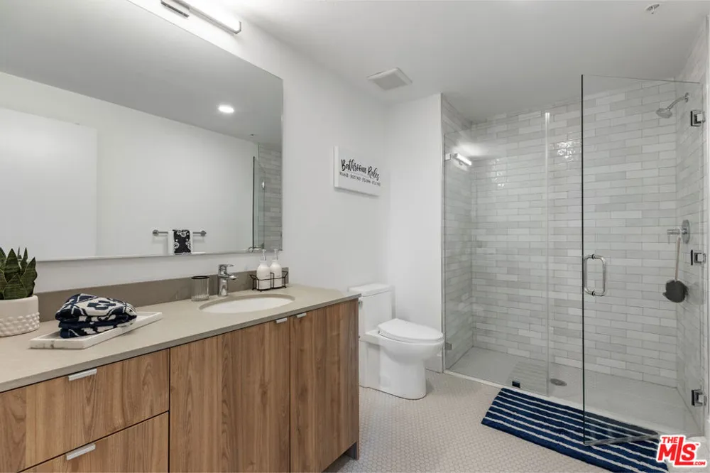 3800 Mentone Avenue #407 Culver City, CA 90232
