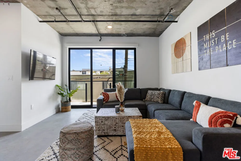 3800 Mentone Avenue #407 Culver City, CA 90232