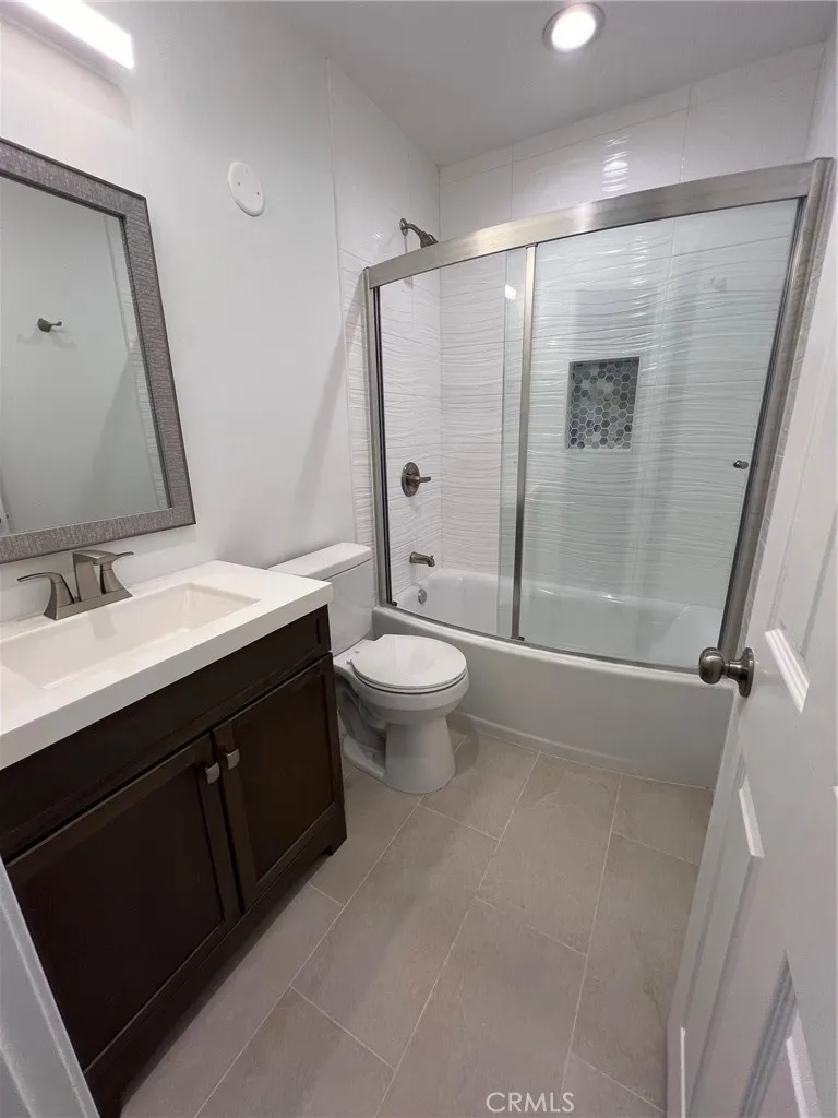 6653 Quakertown Winnetka, CA 91306