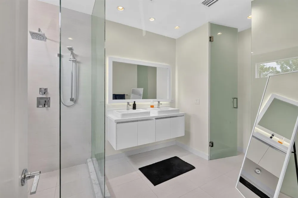 6461 NW 103rd Passage Doral, FL 33178