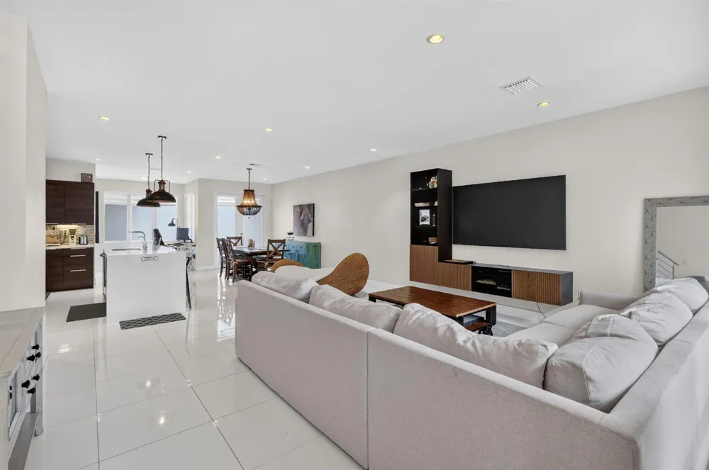 6461 NW 103rd Passage Doral, FL 33178