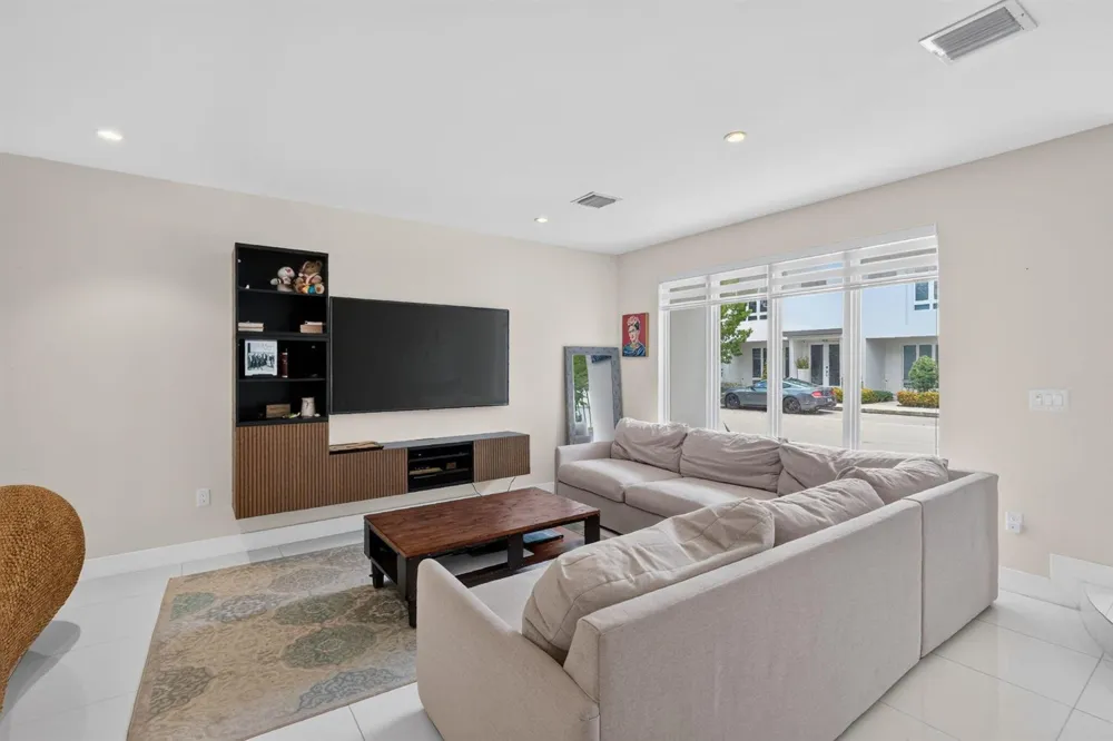 6461 NW 103rd Passage Doral, FL 33178