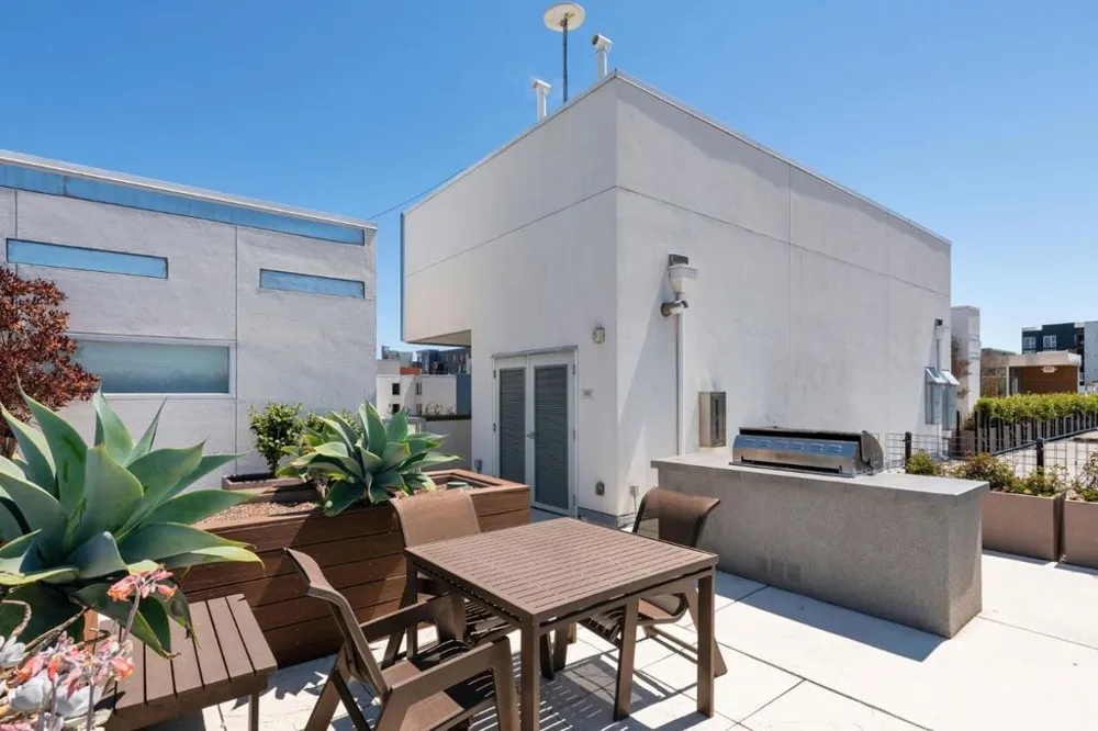 451 Donahue Street #407 San Francisco, CA 94124