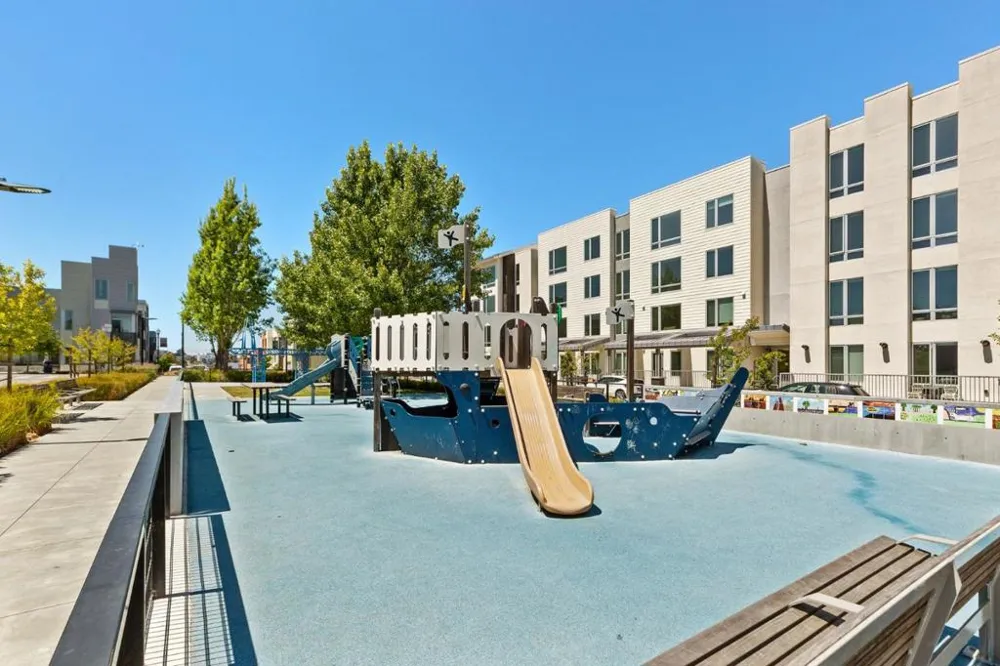 451 Donahue Street #407 San Francisco, CA 94124