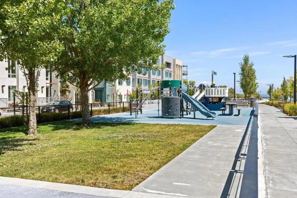 451 Donahue Street #407 San Francisco, CA 94124