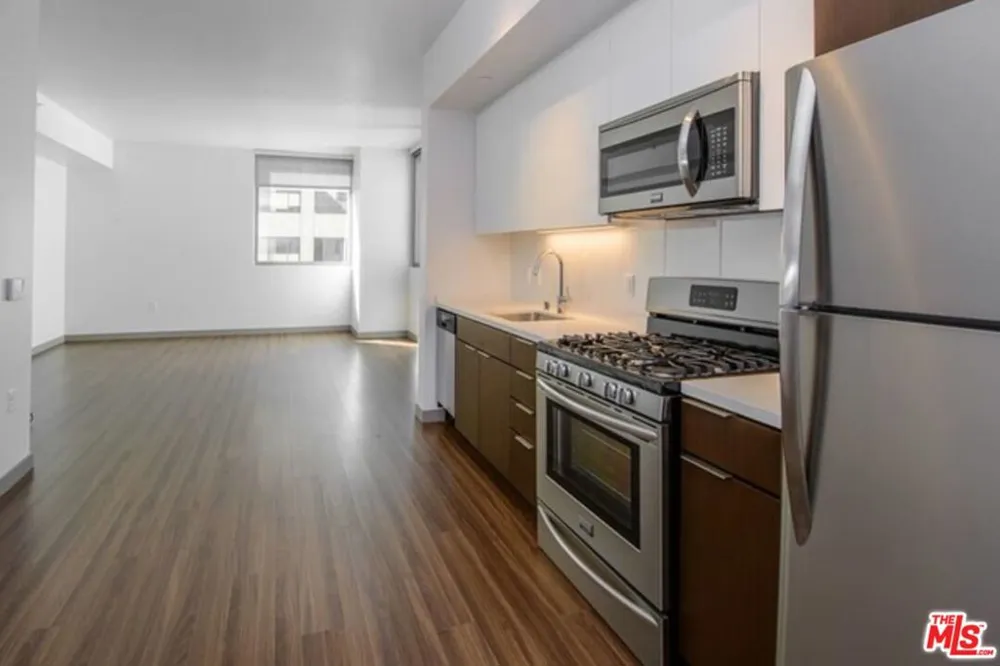 3033 Wilshire Avenue #707 Los Angeles, CA 90010