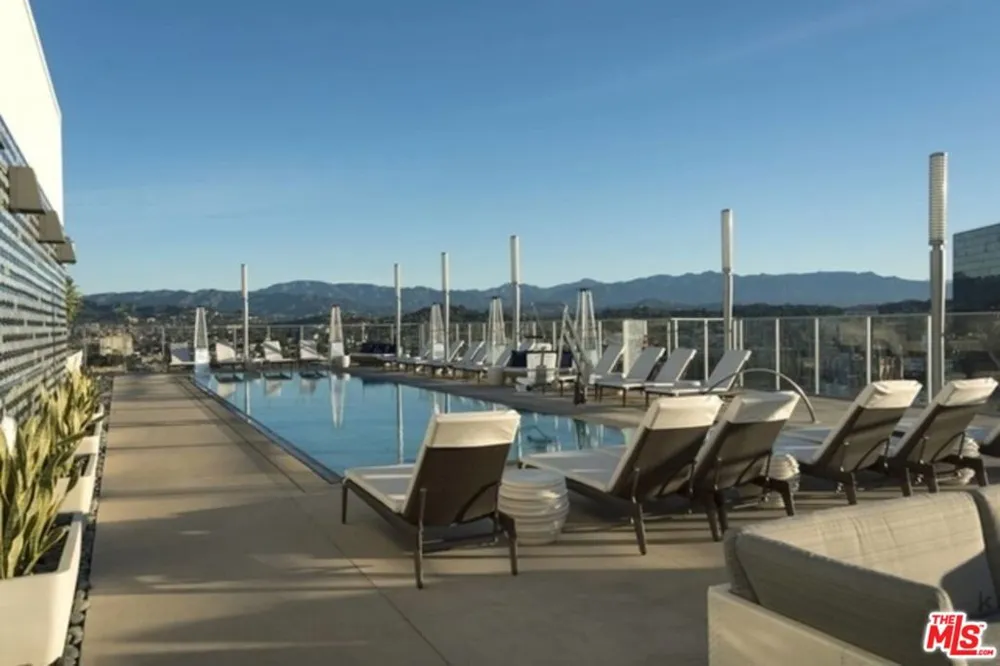 3033 Wilshire Avenue #707 Los Angeles, CA 90010