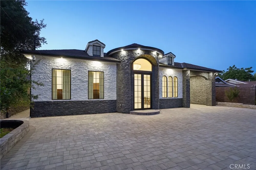 17363 Chase Street Northridge, CA 91325