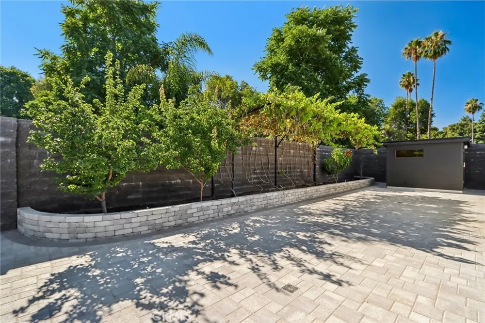 17363 Chase Street Northridge, CA 91325