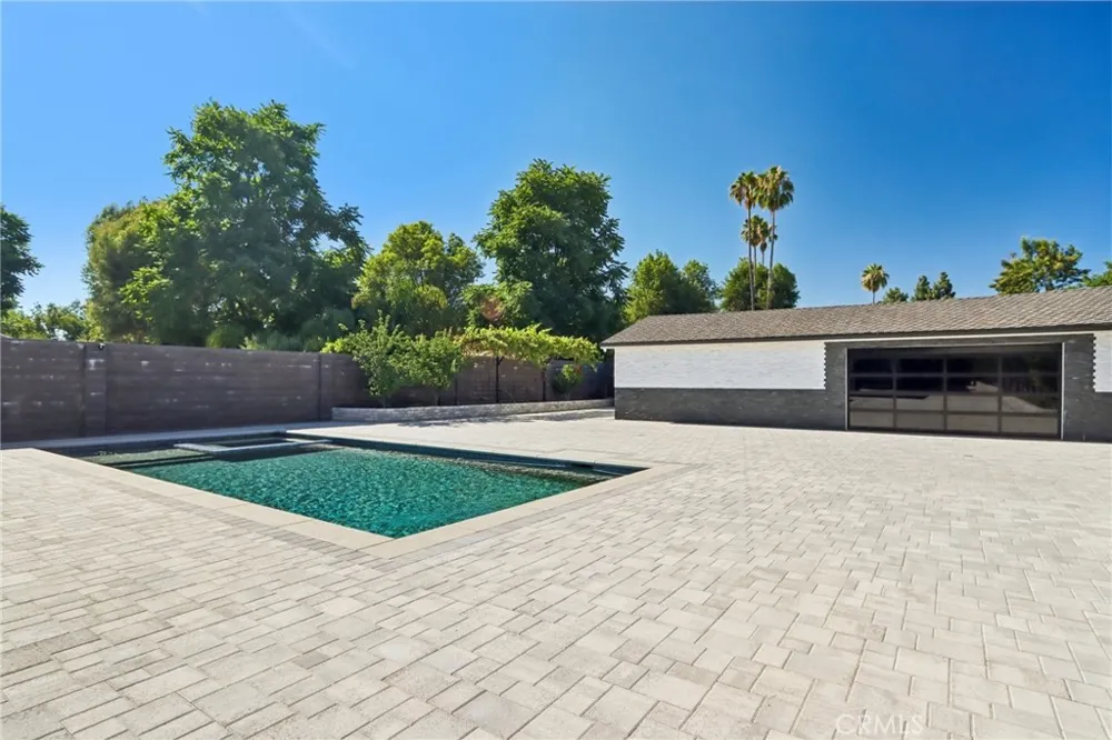 17363 Chase Street Northridge, CA 91325