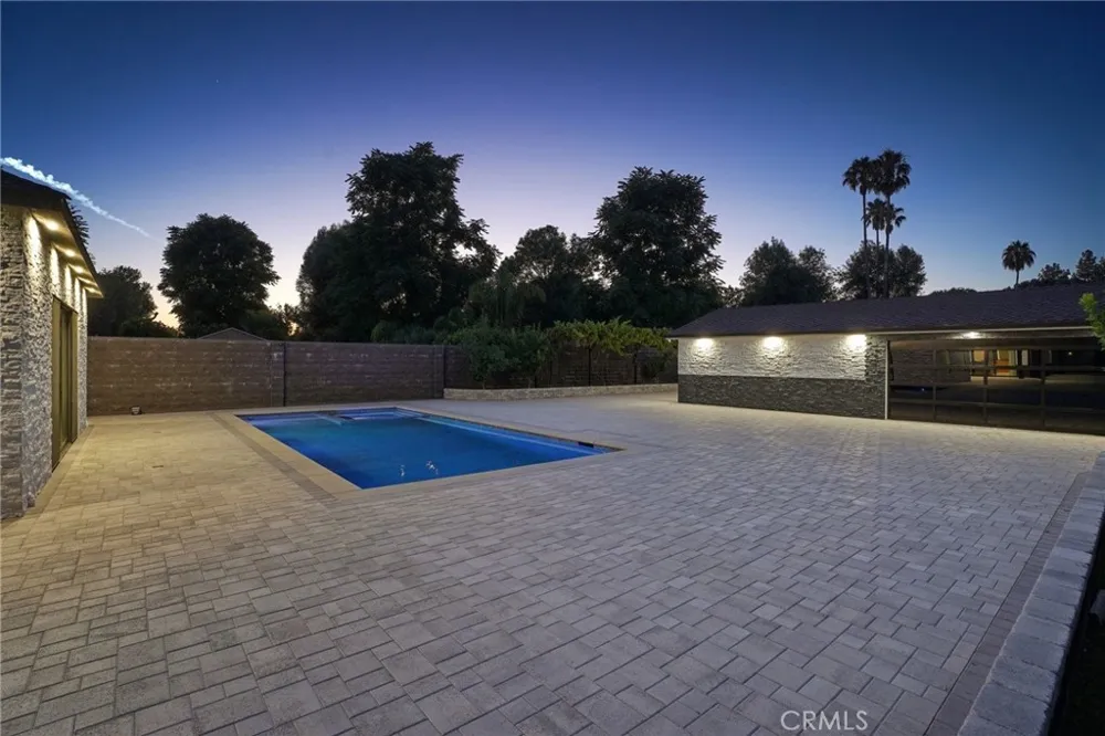 17363 Chase Street Northridge, CA 91325