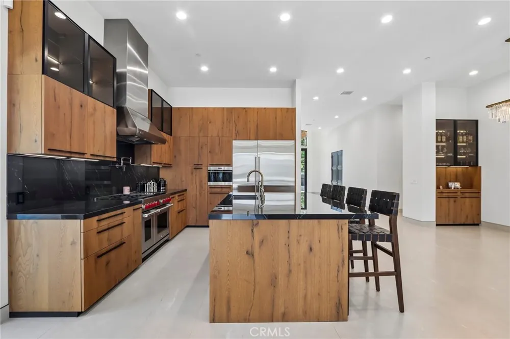17363 Chase Street Northridge, CA 91325