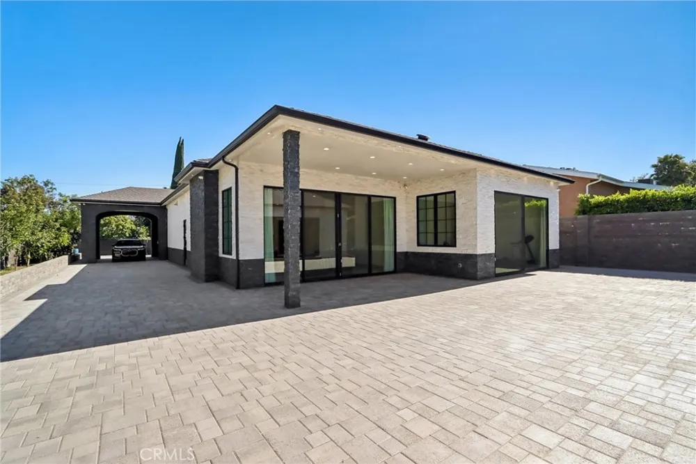 17363 Chase Street Northridge, CA 91325