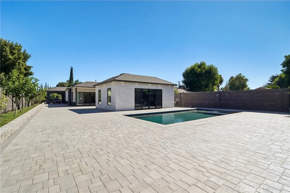 17363 Chase Street Northridge, CA 91325