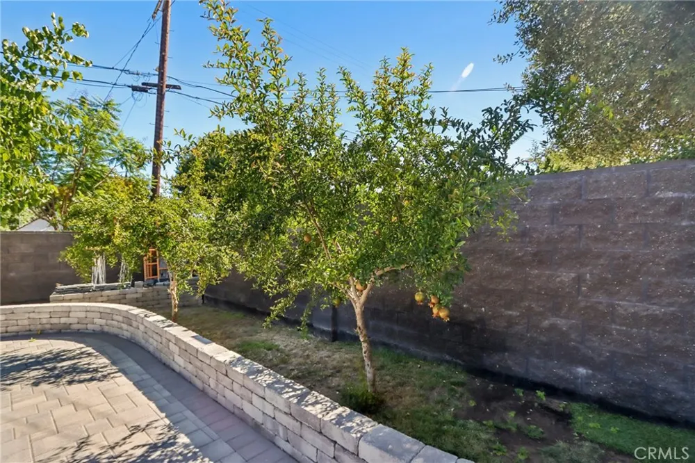 17363 Chase Street Northridge, CA 91325