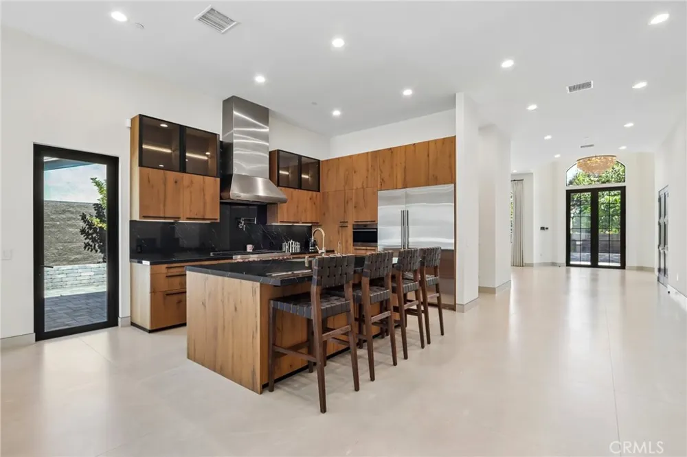 17363 Chase Street Northridge, CA 91325