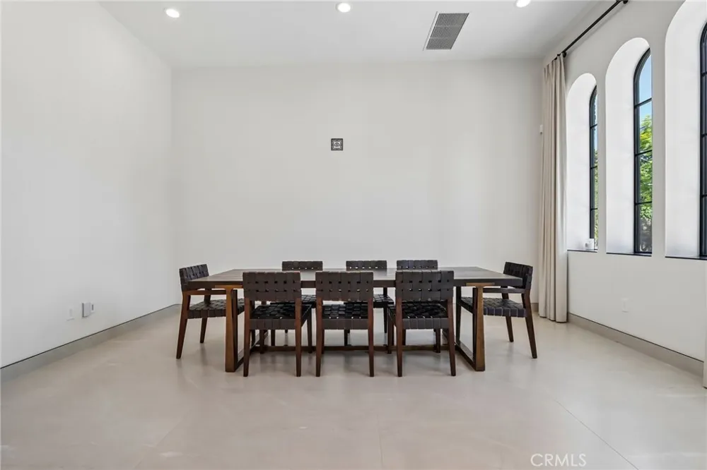 17363 Chase Street Northridge, CA 91325