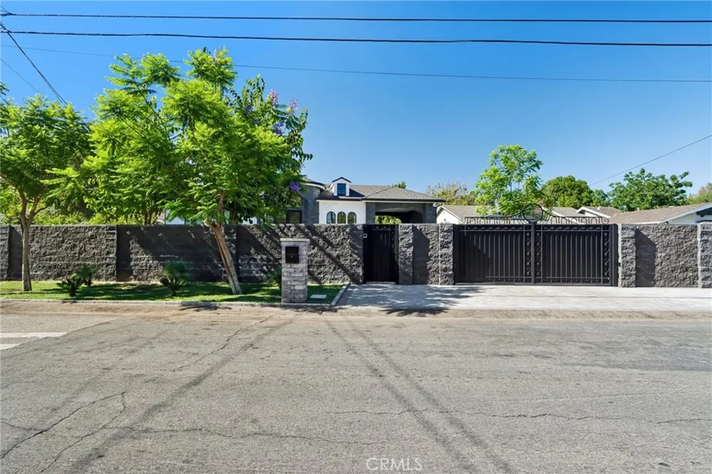 17363 Chase Street Northridge, CA 91325