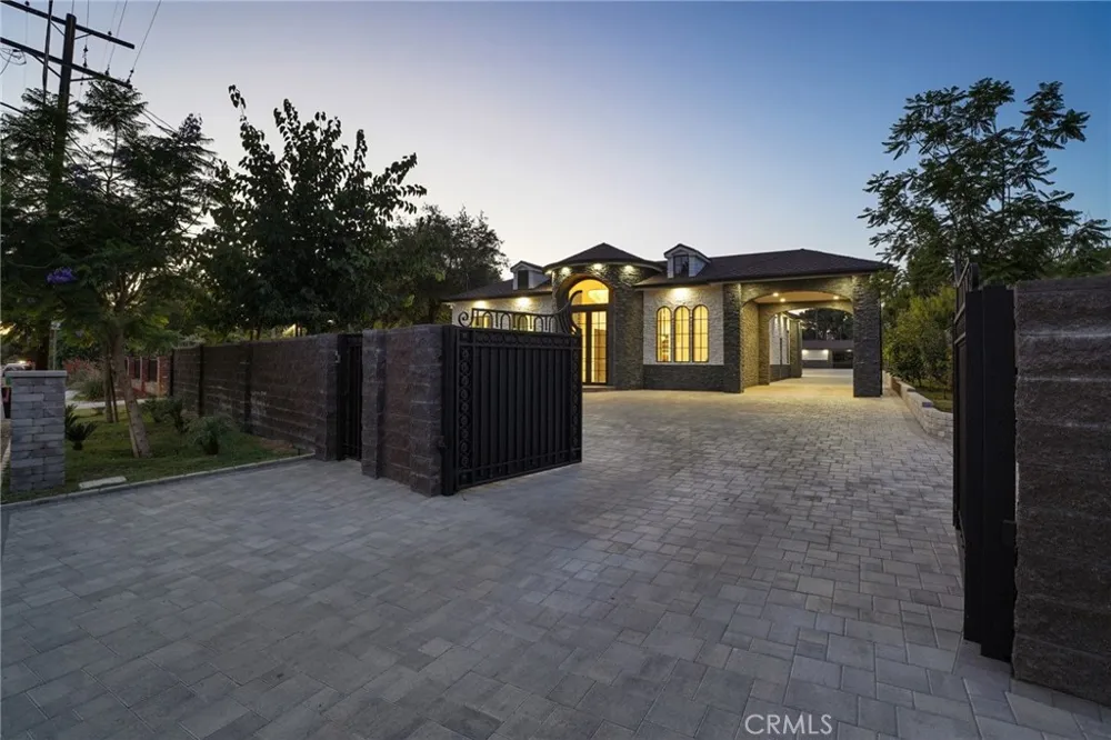 17363 Chase Street Northridge, CA 91325