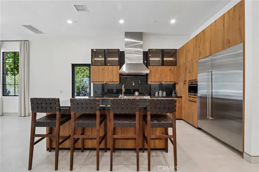 17363 Chase Street Northridge, CA 91325