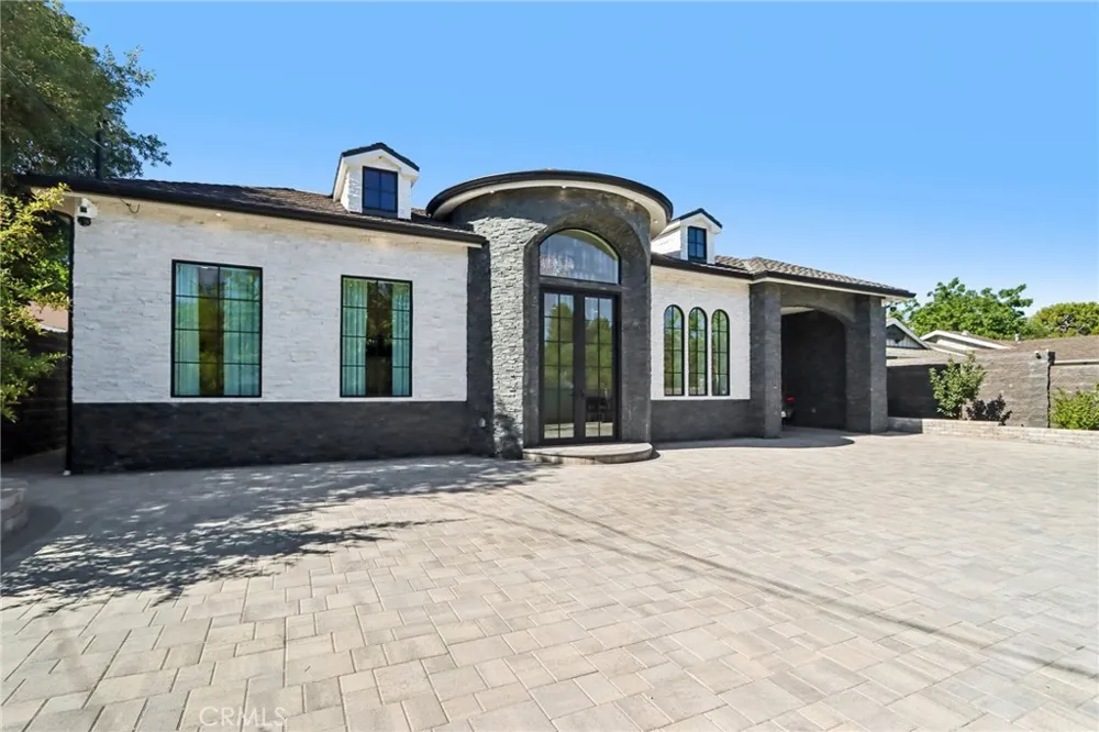 17363 Chase Street Northridge, CA 91325