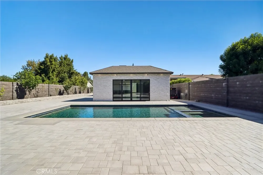 17363 Chase Street Northridge, CA 91325