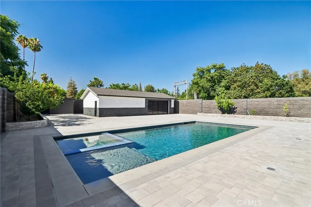 17363 Chase Street Northridge, CA 91325