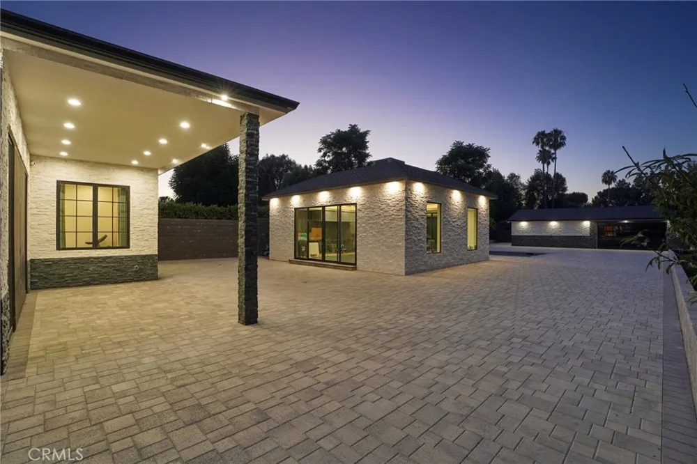 17363 Chase Street Northridge, CA 91325