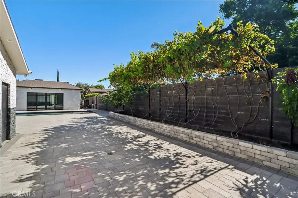 17363 Chase Street Northridge, CA 91325