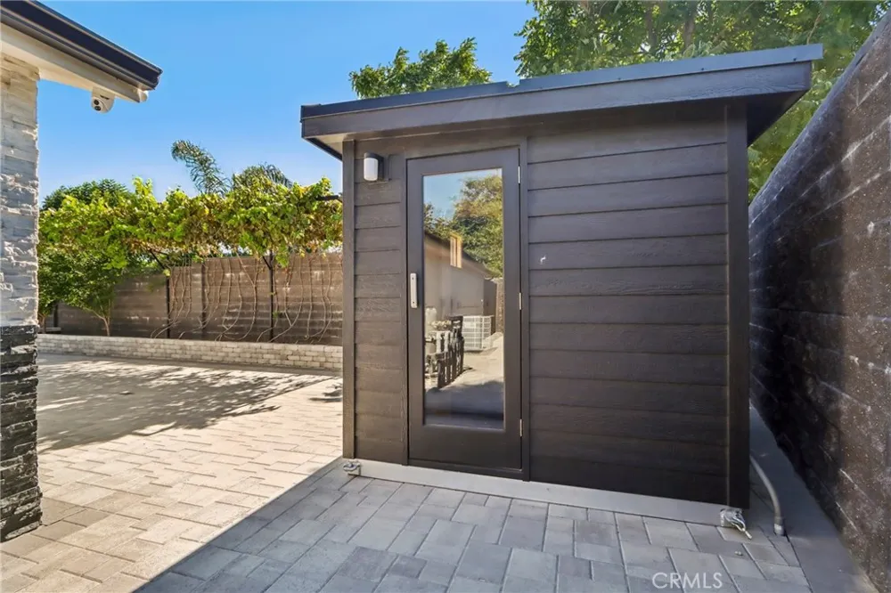 17363 Chase Street Northridge, CA 91325