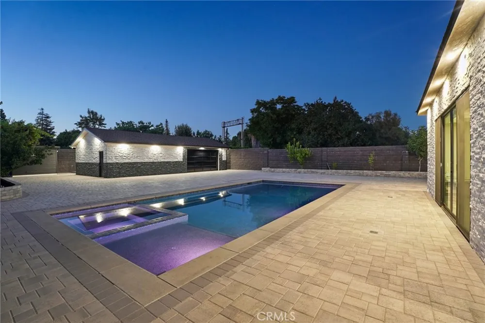 17363 Chase Street Northridge, CA 91325