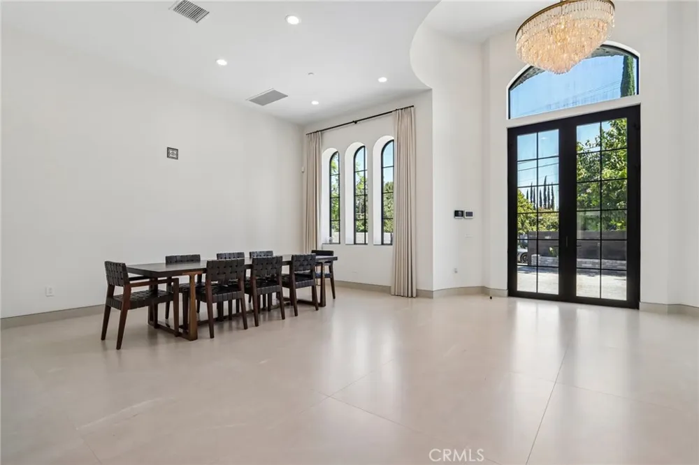 17363 Chase Street Northridge, CA 91325