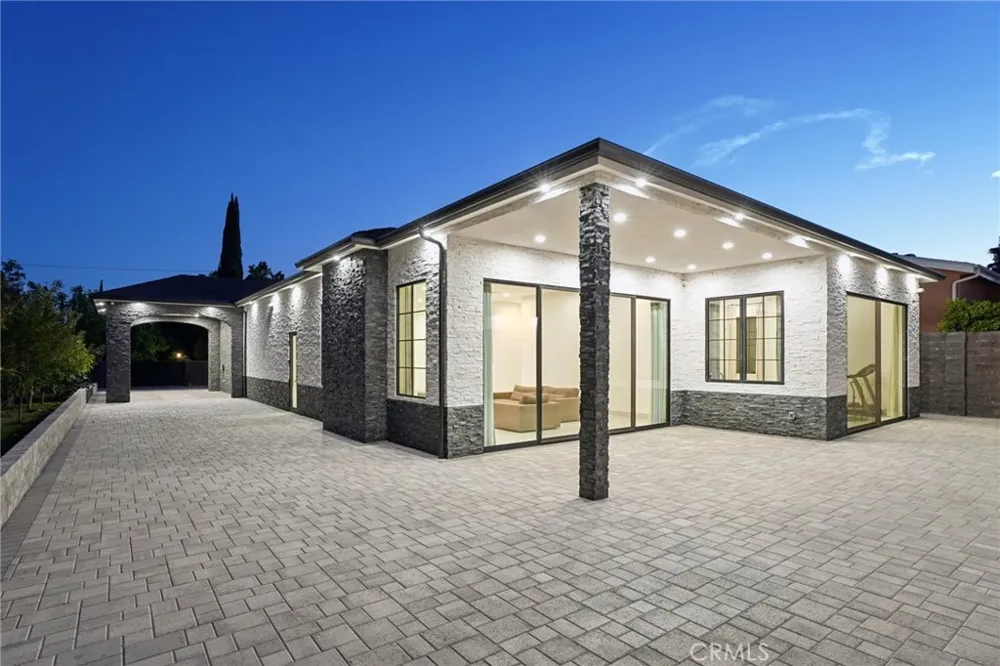 17363 Chase Street Northridge, CA 91325