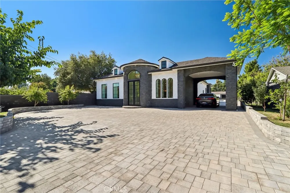 17363 Chase Street Northridge, CA 91325