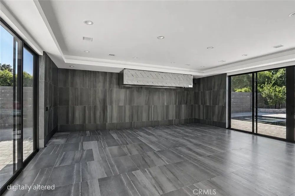 17363 Chase Street Northridge, CA 91325